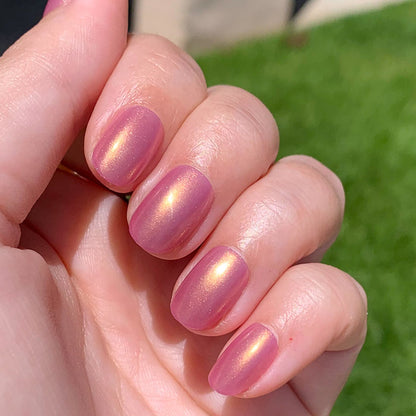 Baby Starfish | Round | Extra Short coral iridescent extra short round press-on nails with a shimmer finish for an easy mani