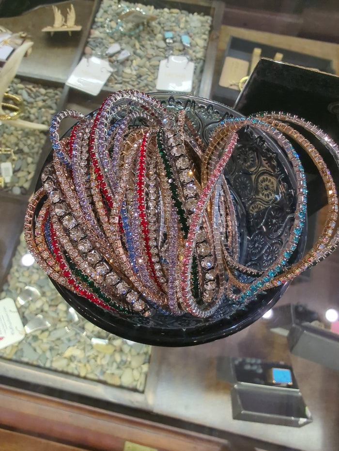 Shiny Joia Blingy Bliss bracelet with sparkling embellishments, featuring a stylish and elegant design for wrist wear.