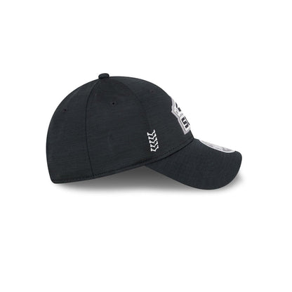 https://cdn.shopify.com/s/files/1/0601/2554/4675/files/60490781_9FORTYSS_MLB24CHOF940_CHIWHI_OTC_RSIDE.jpg?v=1706806336