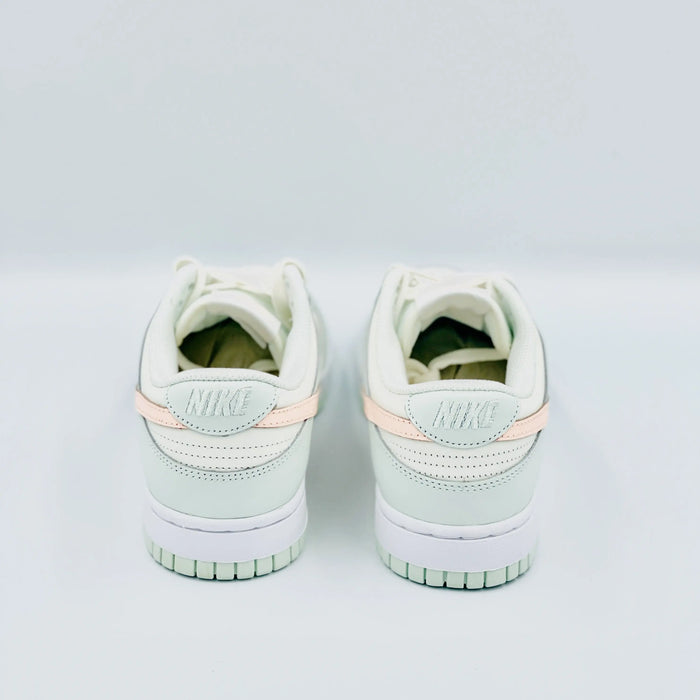 Shop the Nike Dunk Low 'Barely Green' (W) and discover the latest and hottest shoes from Air Jordan, Nike, Yeezy and more at SA Sneakers, your #1 online store for limited sneakers in Switzerland.