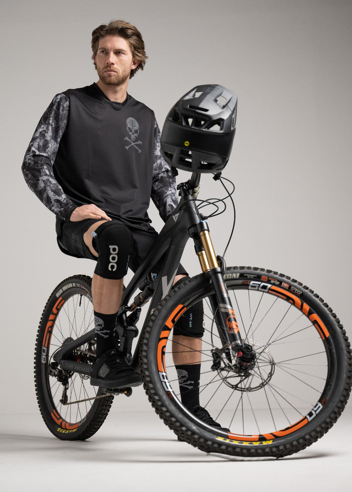 Studio Image Of Force Cadence Mtb Jersey In  (SS Model)