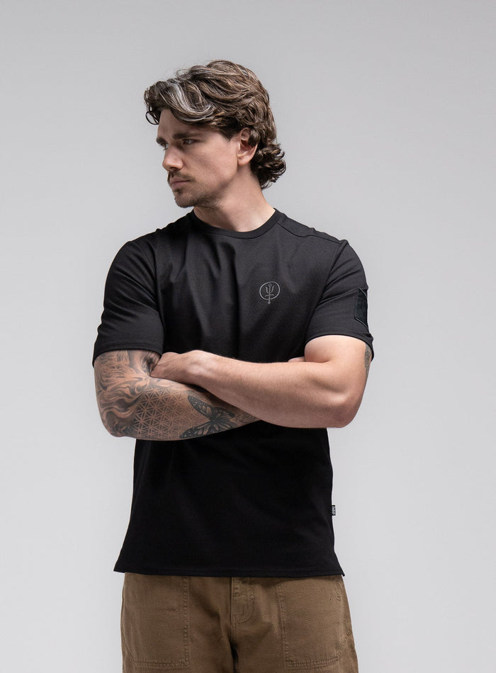 Jack Is 6ft 3" And Wears Size: L | Hem Studio Image Of Model Wearing Insignia T-Shirt - Black Mark In Obsidian Black (SS Model)