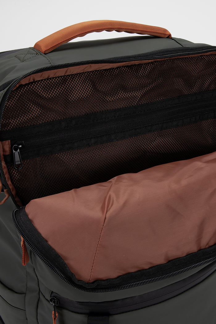 Mochila Travel Baku L Reciclada Verde 44L.