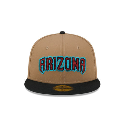 https://cdn.shopify.com/s/files/1/0601/2554/4675/files/60573327_59FIFTY_CLASSIC8-BITWORDMA_ARIDIA_KHK_F.jpg?v=1726173632