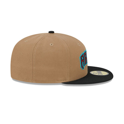 https://cdn.shopify.com/s/files/1/0601/2554/4675/files/60573327_59FIFTY_CLASSIC8-BITWORDMA_ARIDIA_KHK_RSIDE.jpg?v=1726173631