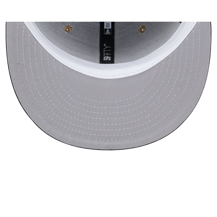 https://cdn.shopify.com/s/files/1/0601/2554/4675/files/60573327_59FIFTY_CLASSIC8-BITWORDMA_ARIDIA_KHK_UV.jpg?v=1726173632