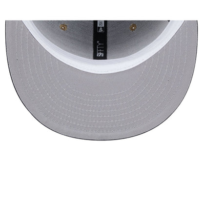 https://cdn.shopify.com/s/files/1/0601/2554/4675/files/60573327_59FIFTY_CLASSIC8-BITWORDMA_ARIDIA_KHK_UV.jpg?v=1726173632