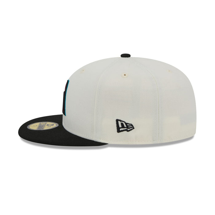 https://cdn.shopify.com/s/files/1/0601/2554/4675/files/60439151_59FIFTY_5950EGCHWOTCOTC_ARIDIA_CHW_LSIDE.jpg?v=1713795117