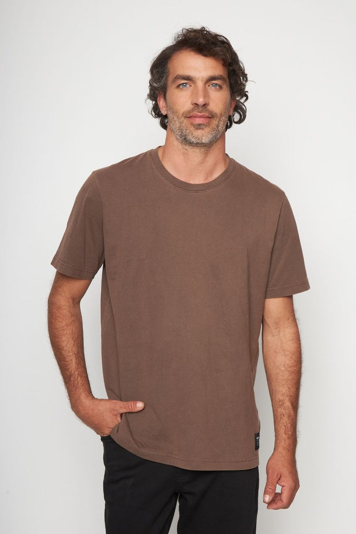Polera Bat Orgánica Café Hombre