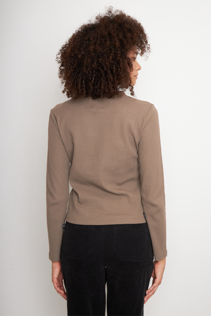 Polera Mambo Orgánica Café Mujer