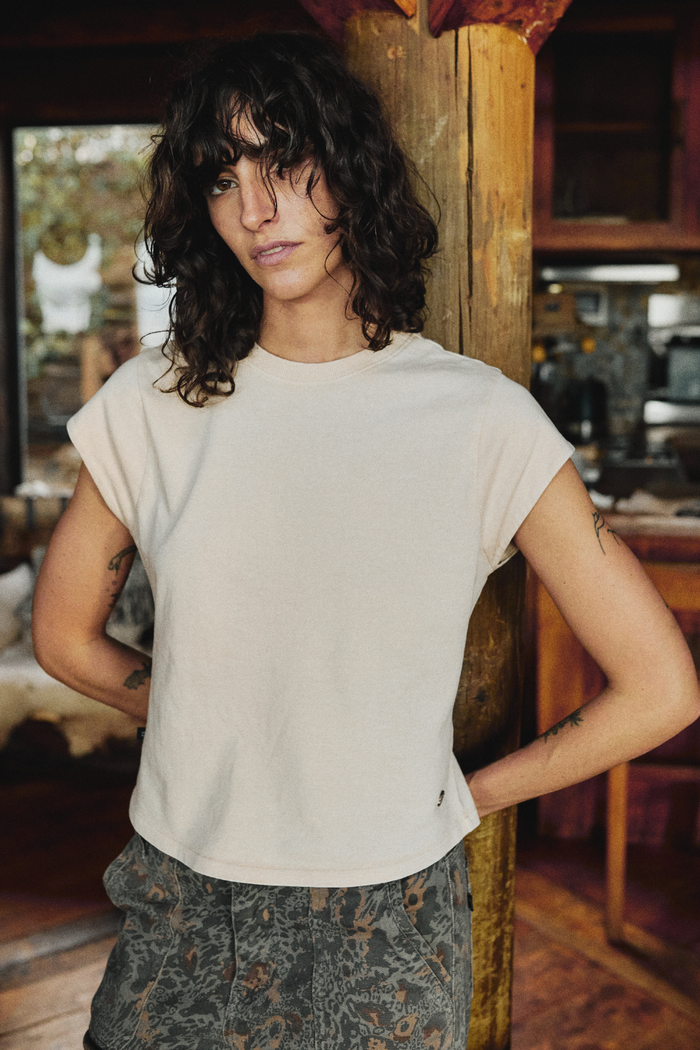 Polera Sari Orgánica Beige Mujer