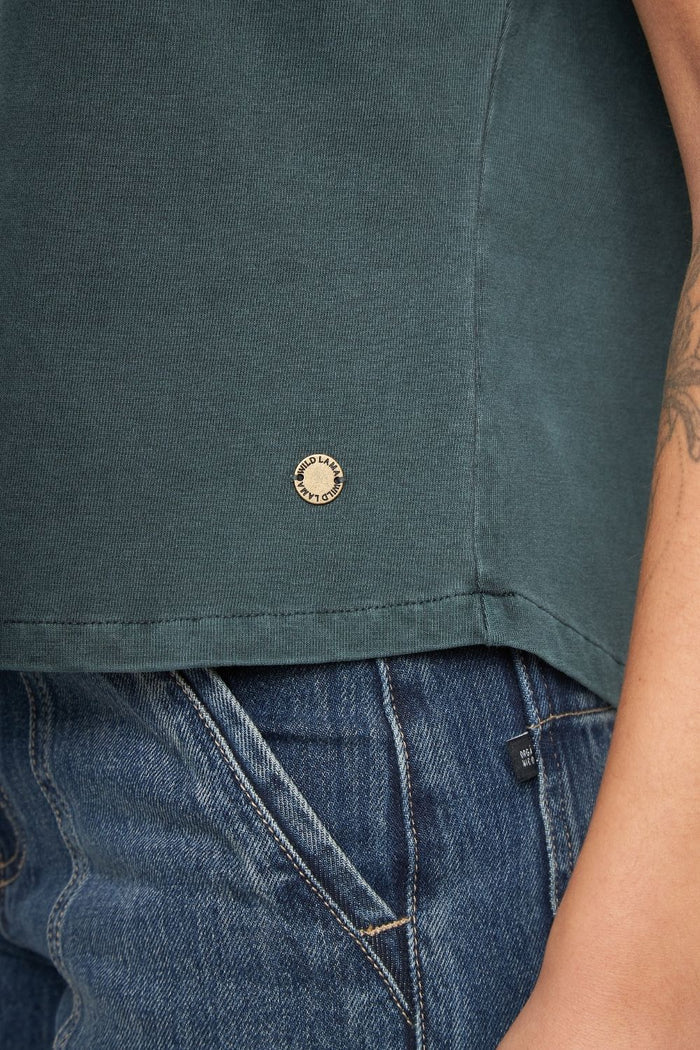 Polera Sari Orgánica Petróleo Mujer