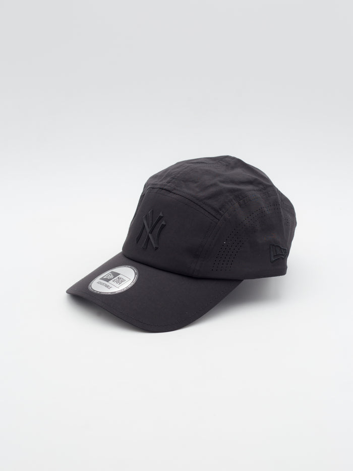 Runner Tech Midi New York Yankees 5 Panel Black