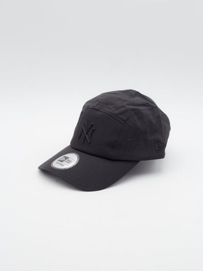 Runner Tech Midi New York Yankees 5 Panel Black