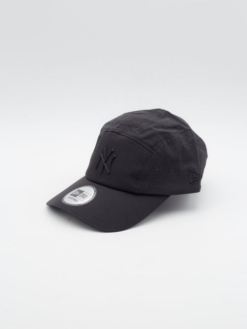 Runner Tech Midi New York Yankees 5 Panel Black