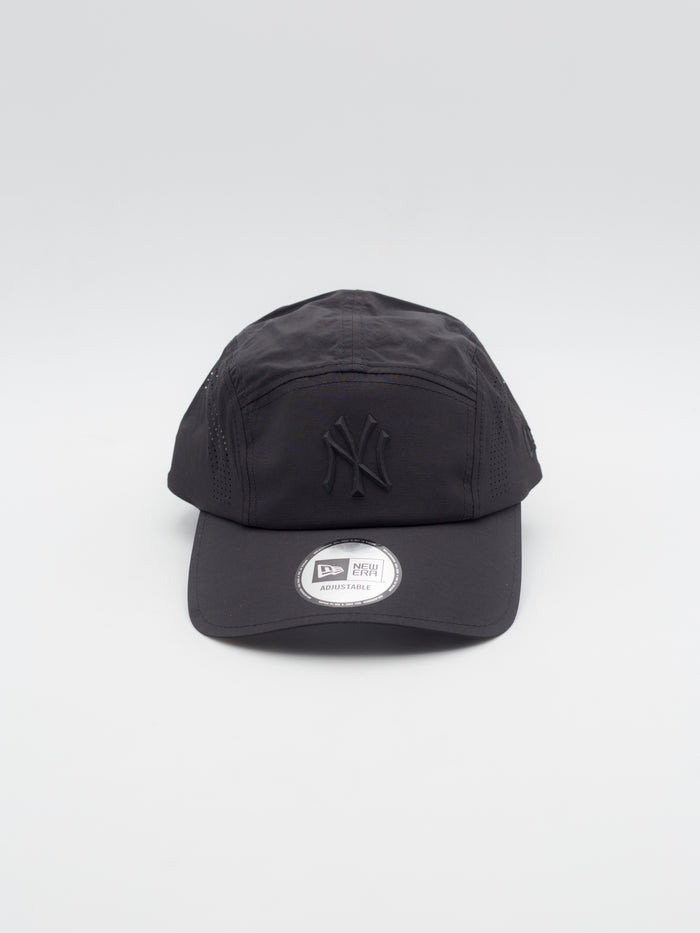 Runner Tech Midi New York Yankees 5 Panel Black
