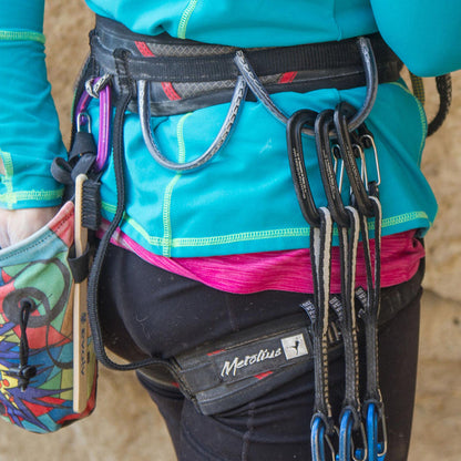 Comp harness side