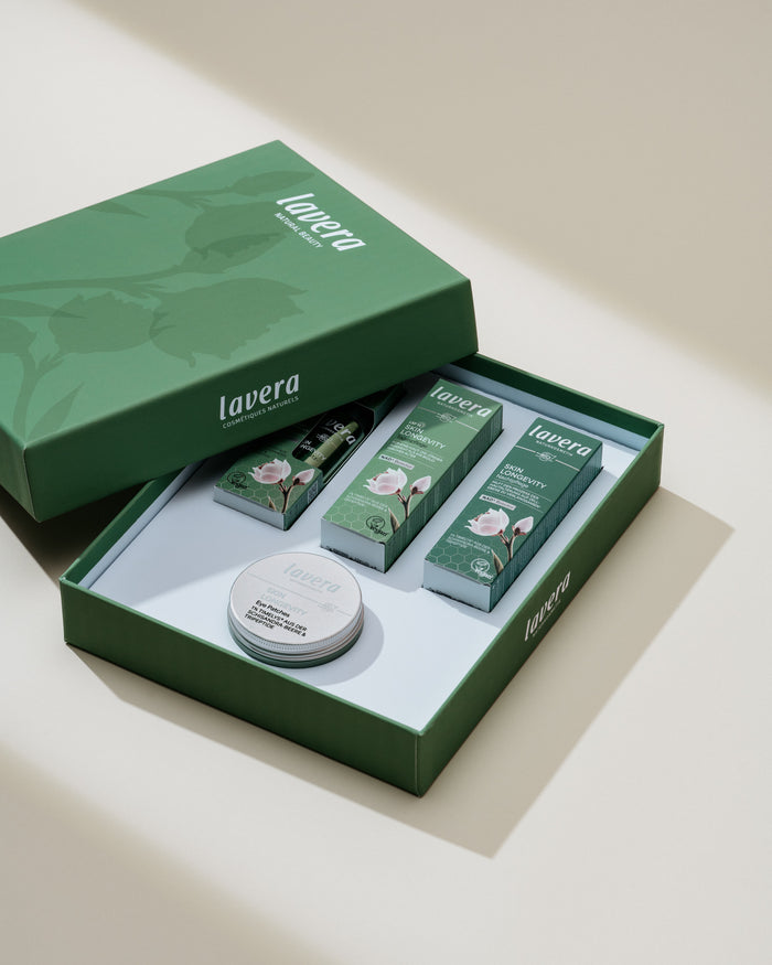 lavera Skin Longevity Routine Complete Set in der Anwendung