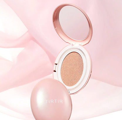 It offers flawless, natural coverage with long-lasting adhesion. Its lightweight formula provides a smooth, matte finish