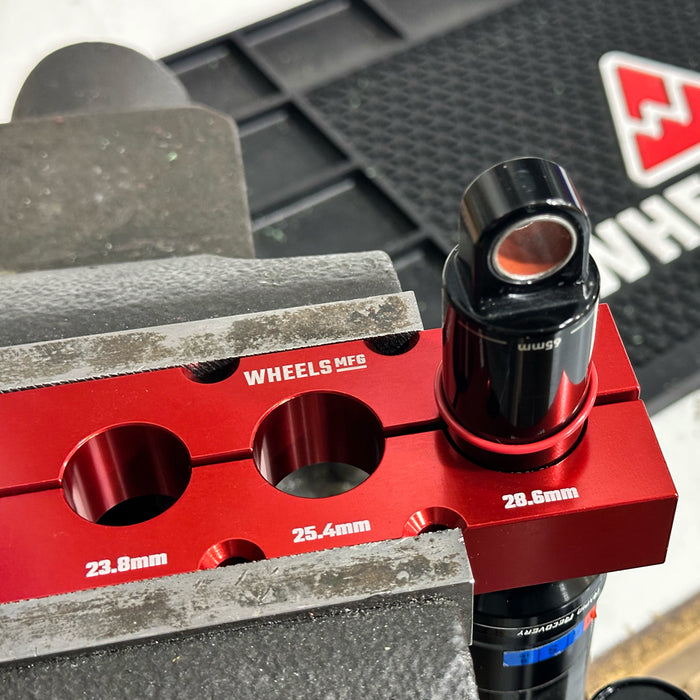 Vise Shaft Clamp Large - For large sized common suspension components